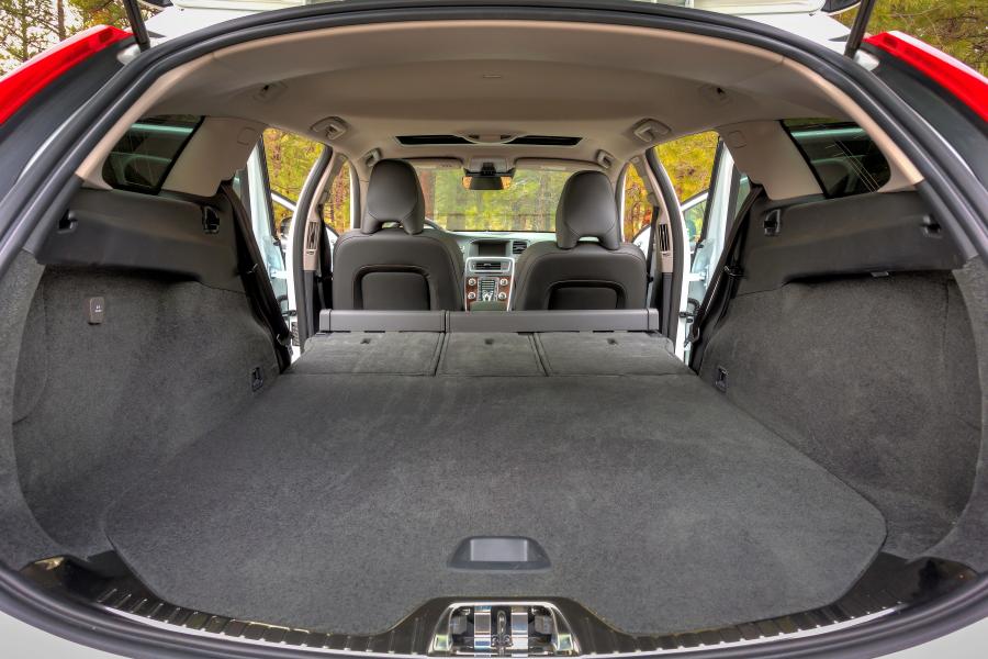  Volvo V60 Cross Country 2015 года  (US) (фото 12 из 23)
